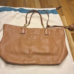Tan Tory Burch shoulder bag can be used as a Tote